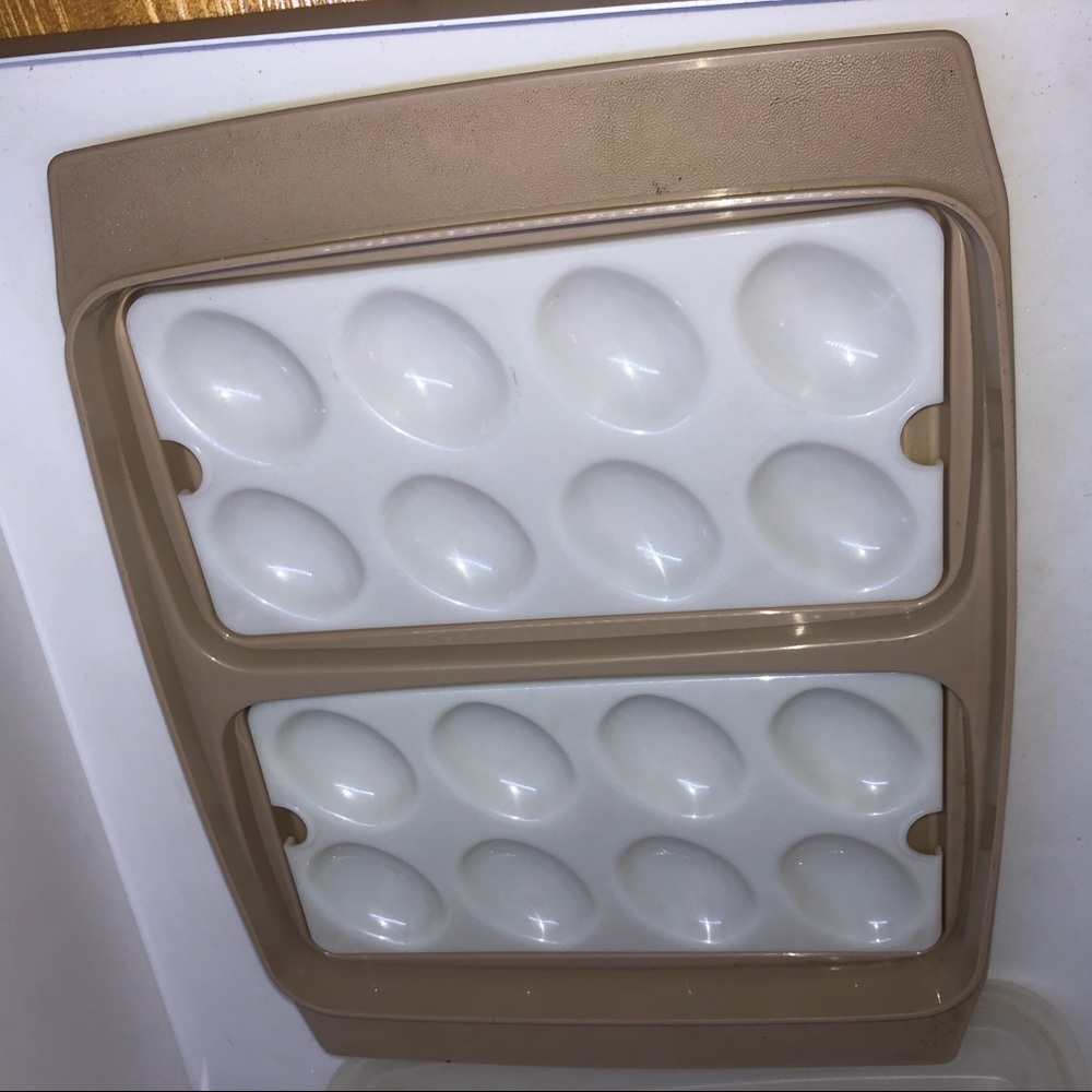 Tupperware Devil Egg Deli Keeper Carrier Almond‎